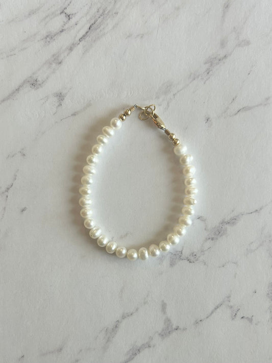 Women’s XS Pearl Bracelet (ONLY 1 available)