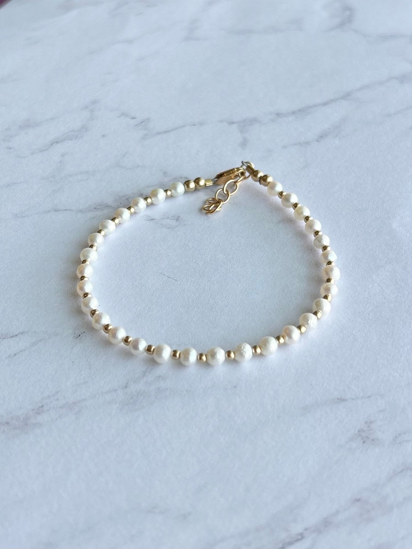 Alternate Mini Pearl Bracelet